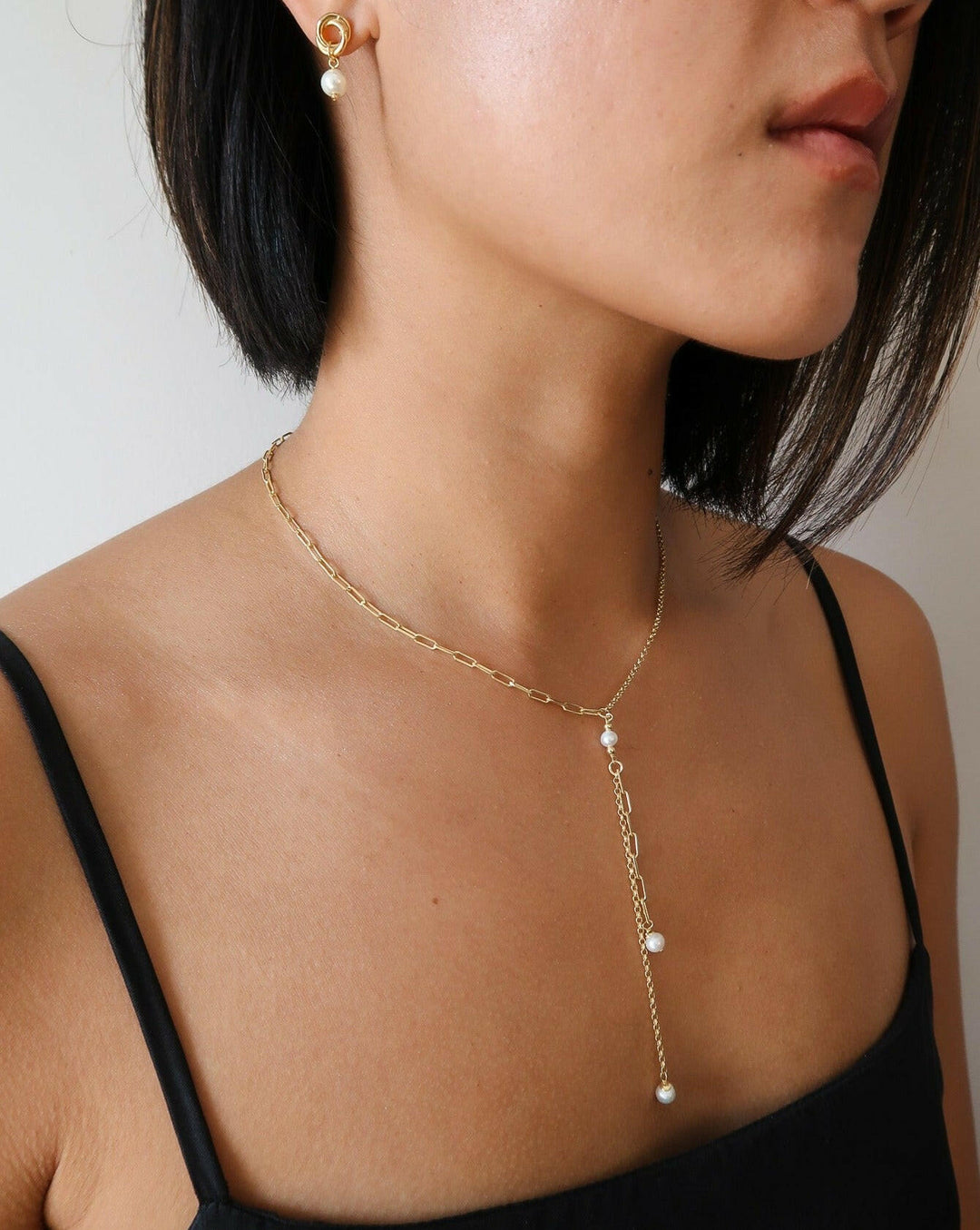 gold and pearl lariat necklace with pearls dripping down