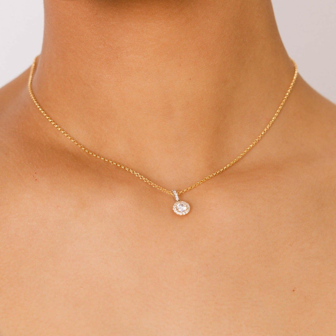 Small Sparkling Round Pendant Necklace